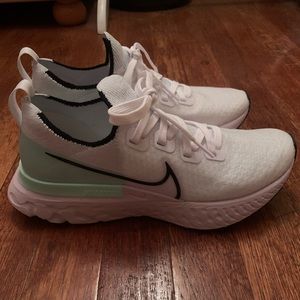 Nike Epic React sneakers